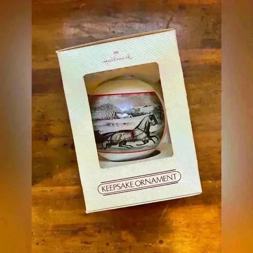 Hallmark vintage 1982 ornament “Currier and Ives” - Picture 2 of 5
